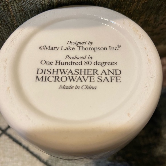 Mary Lake-Thompson Inc farmhouse decorative creamer - Picture 4 of 4